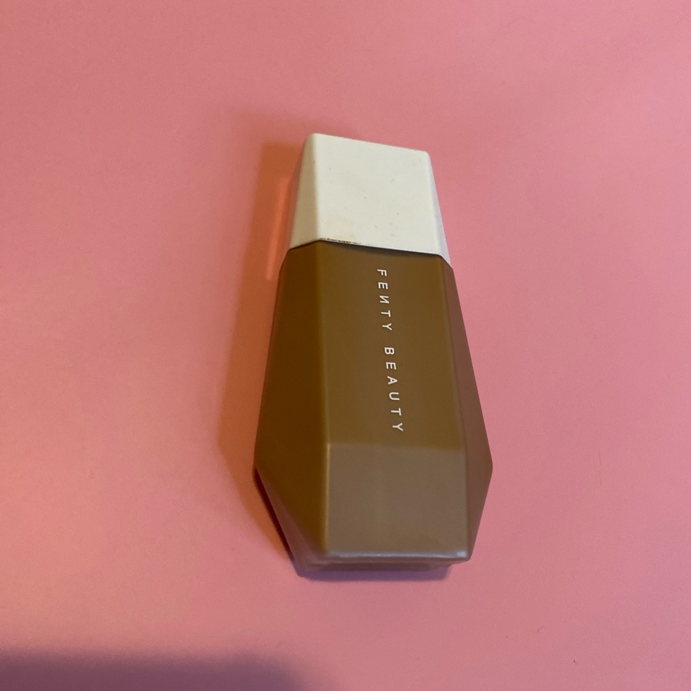 Fenty Beauty Eaze Drop Blurring Skin Tint shade:20